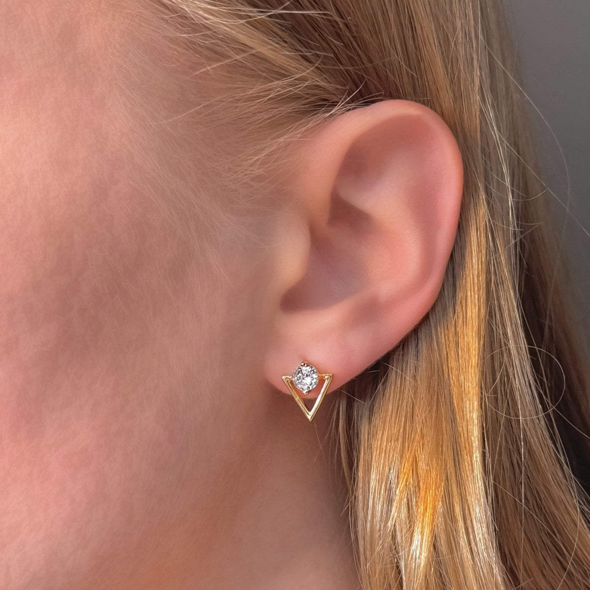 Pendientes triangulares de plata de ley con circonita cúbica