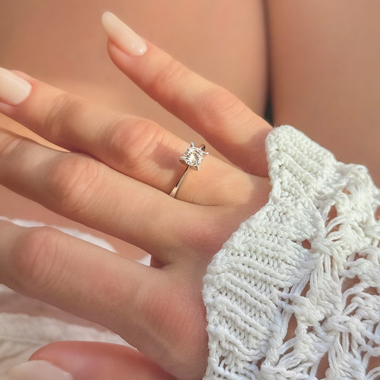 Anillo Nayeli de plata esterlina