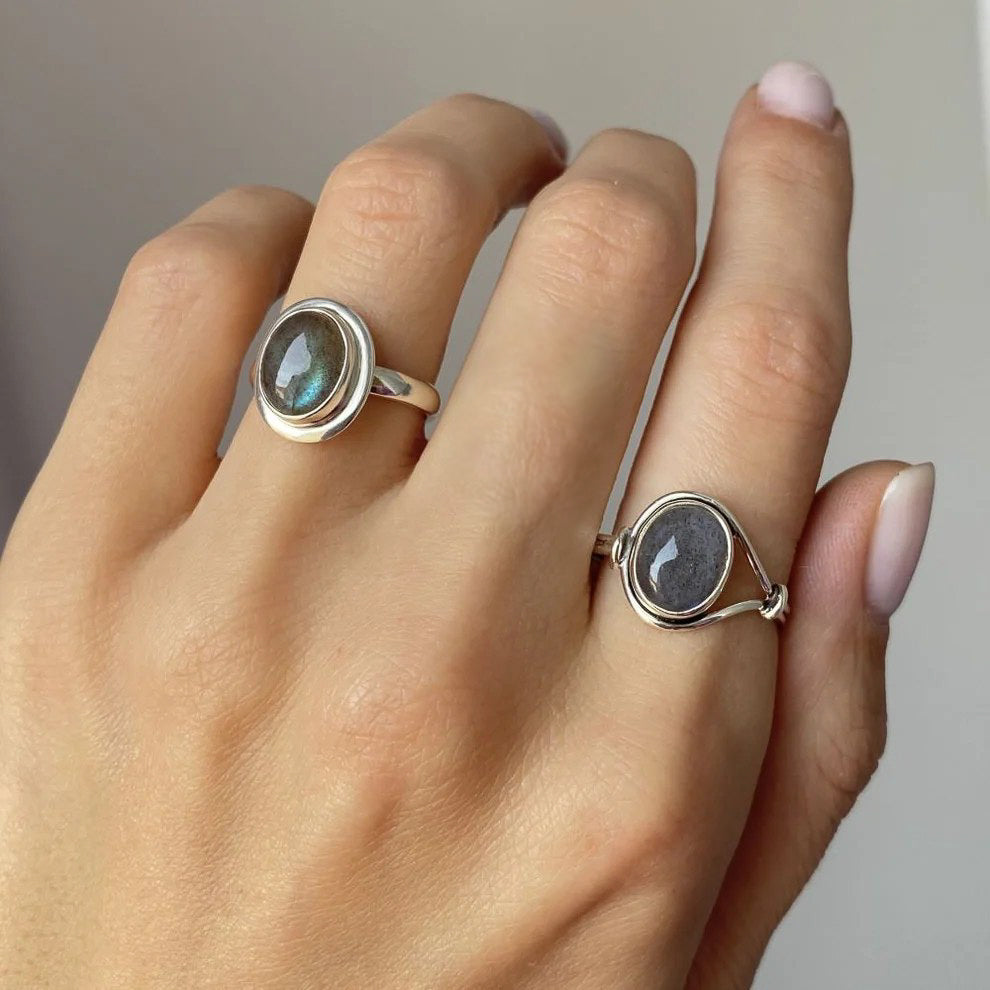 Anillo de labradorita en plata de ley