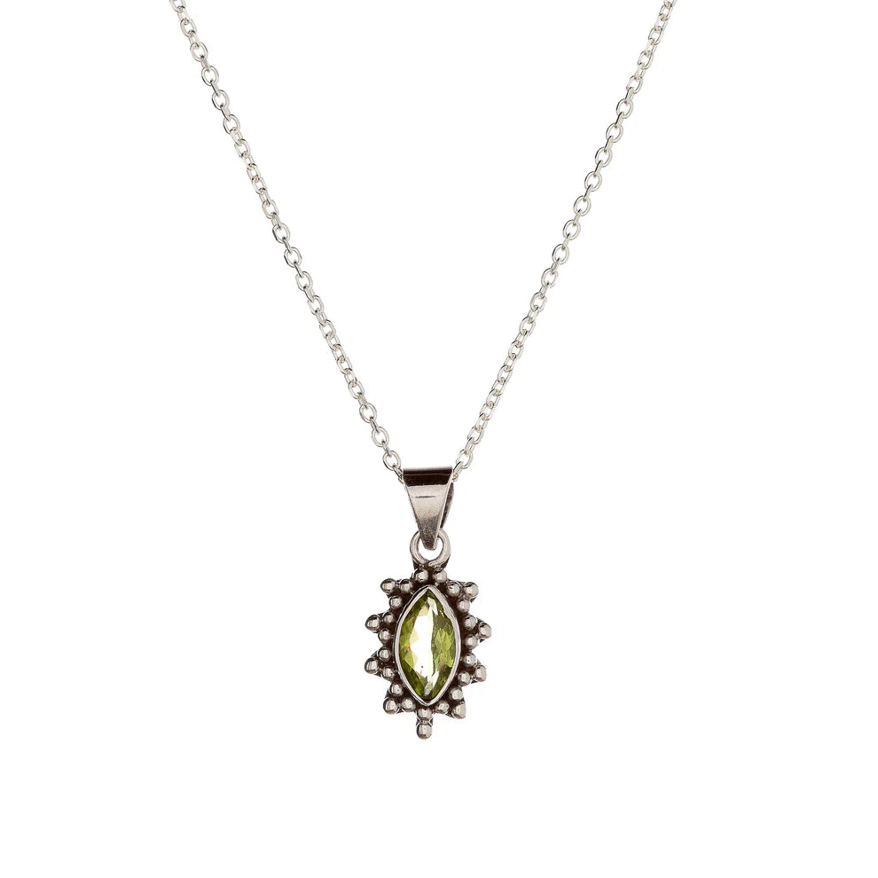 Collar con colgante de peridoto en plata de ley
