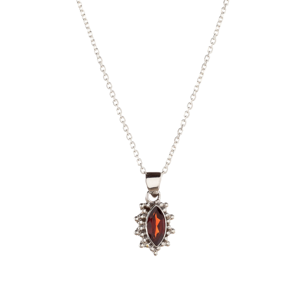 Collar con colgante de granate en plata de ley