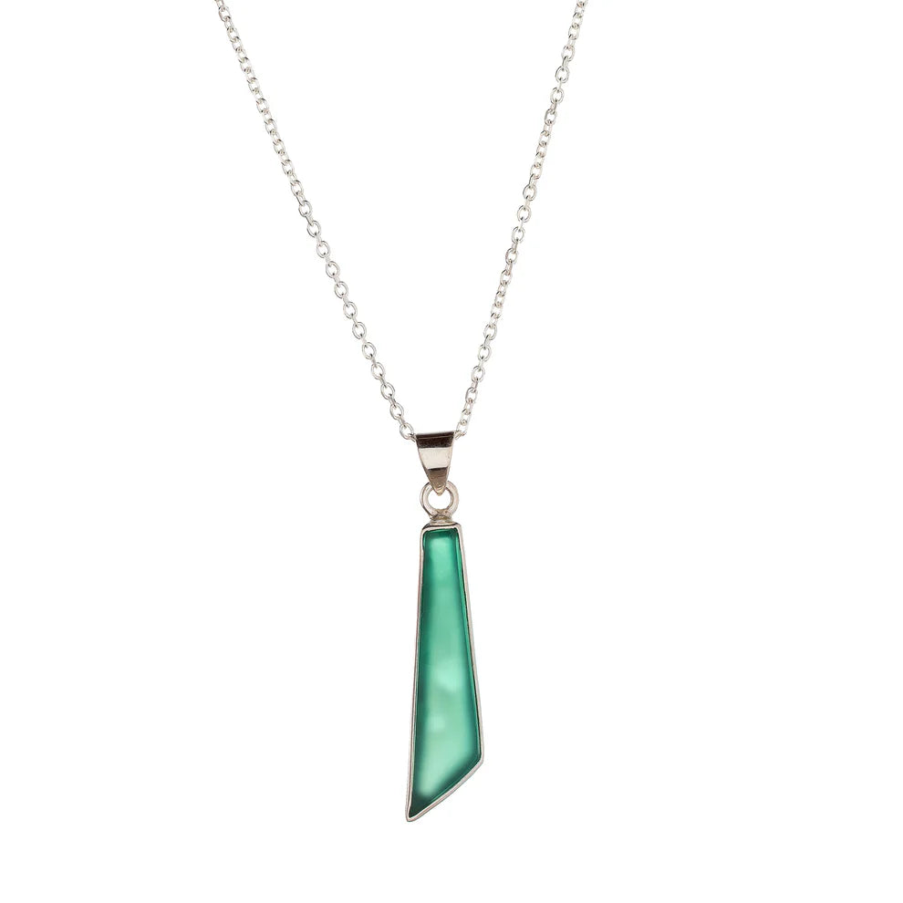 Collar con colgante de ónix verde en plata de ley