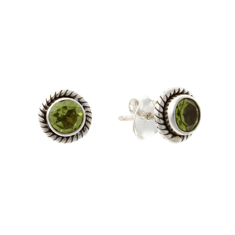 Pendientes de peridoto en plata de ley