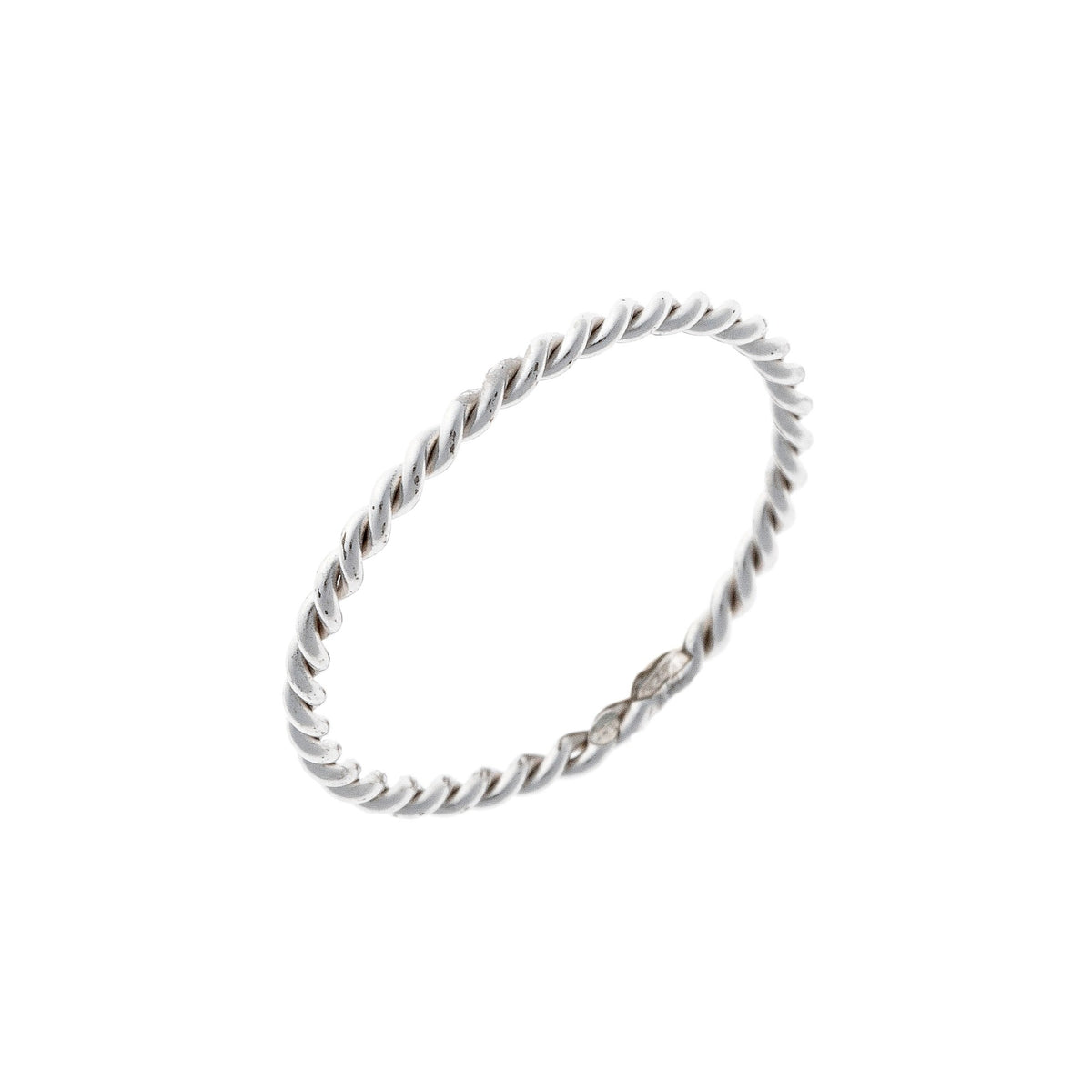 Anillo de plata de ley con banda retorcida