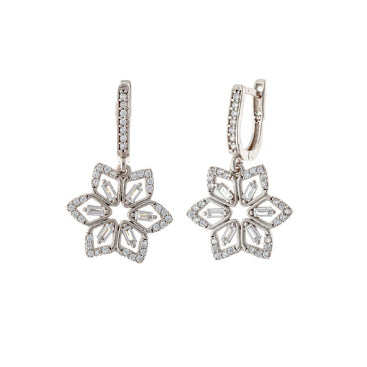 Pendientes de plata de ley con flor de circonita cúbica