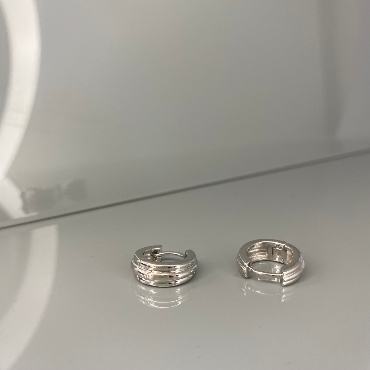 Arracadas de línea de plata esterlina