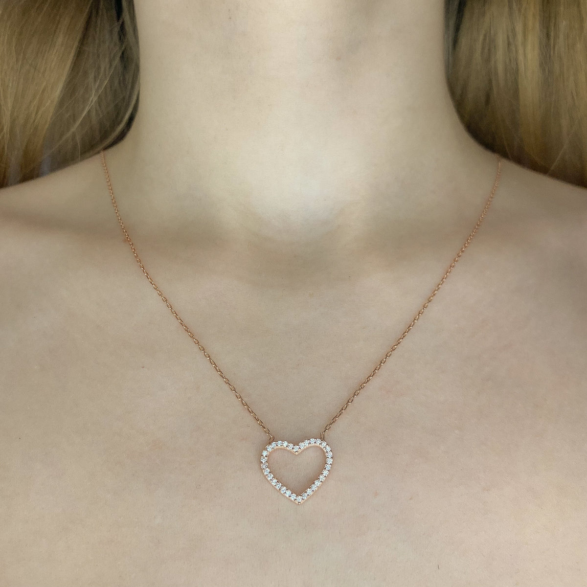 Collar de corazón de plata esterlina con circonitas