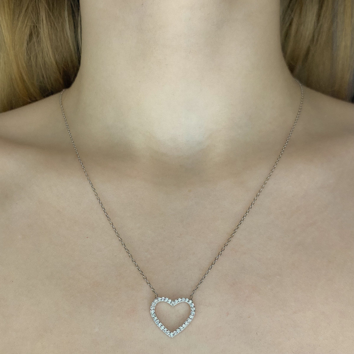 Collar de corazón de plata esterlina con circonitas