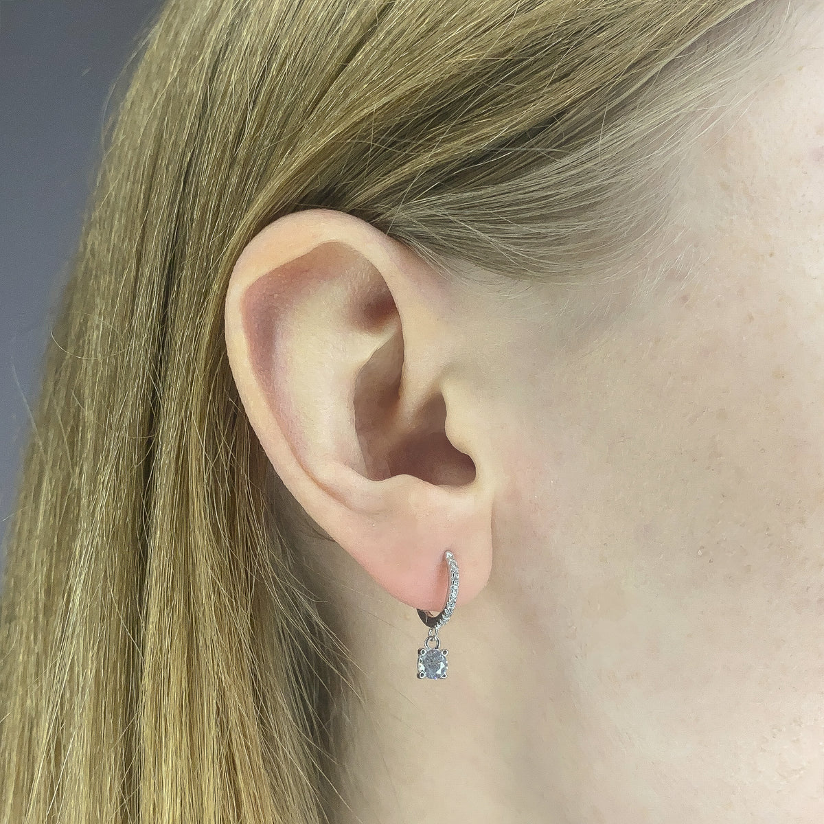 Aros con dije de circonita cúbica en plata de ley