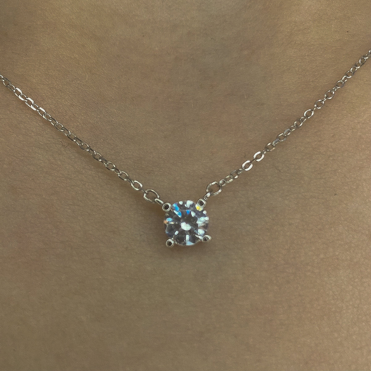 Collar de plata de ley con circonitas