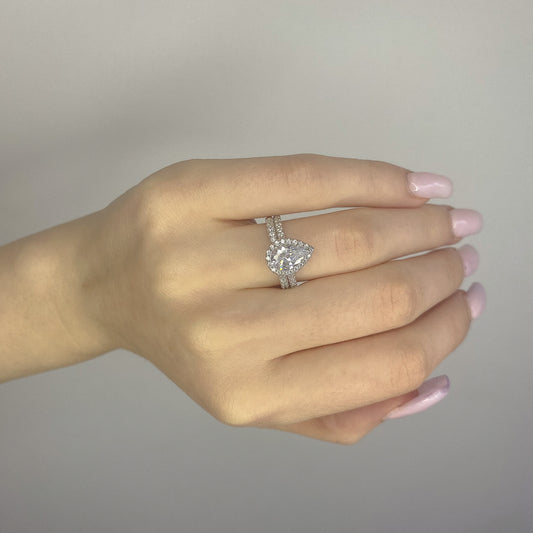 Anillo de plata de ley con doble circonita cúbica en forma de lágrima