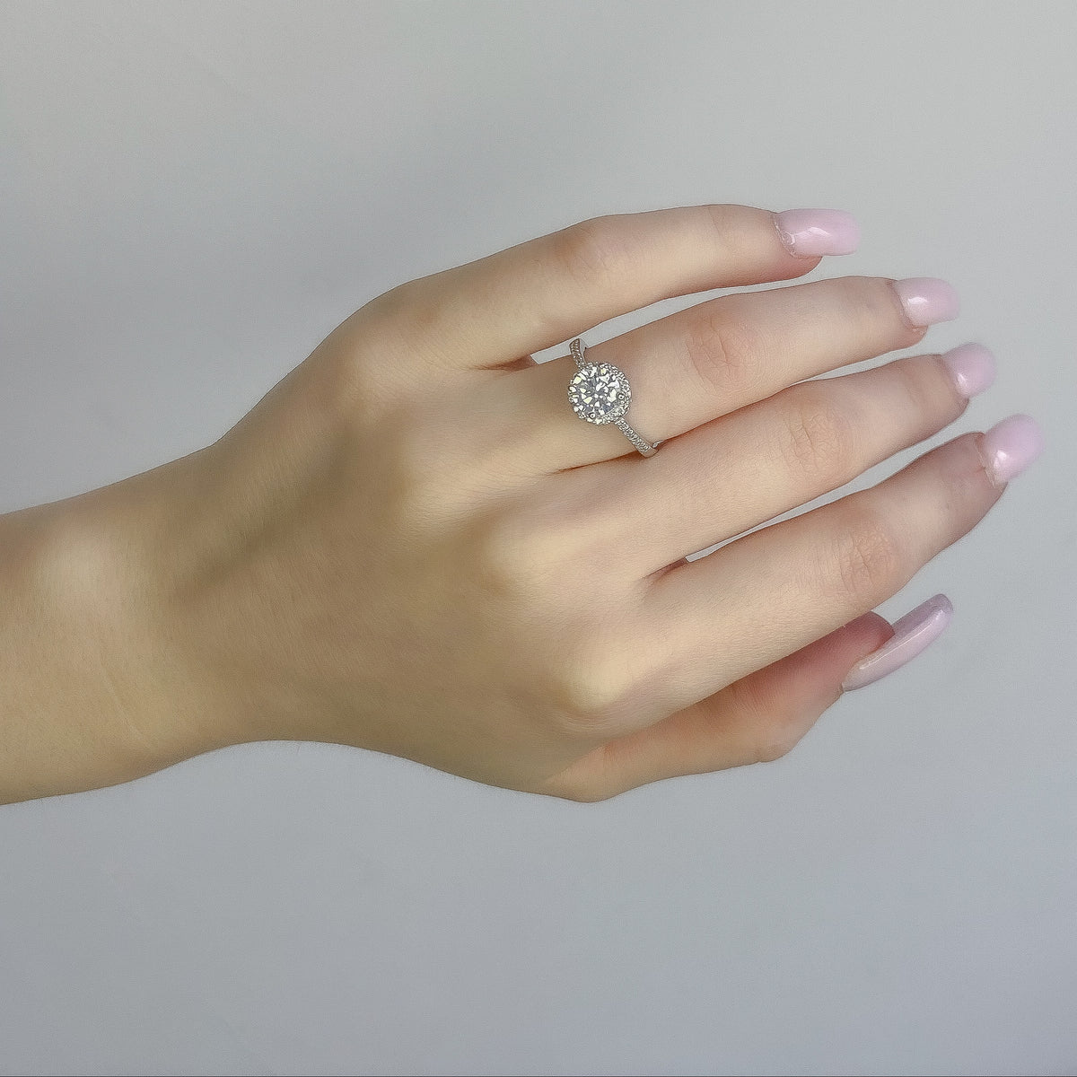 Anillo de plata de ley con cristal de circonita cúbica