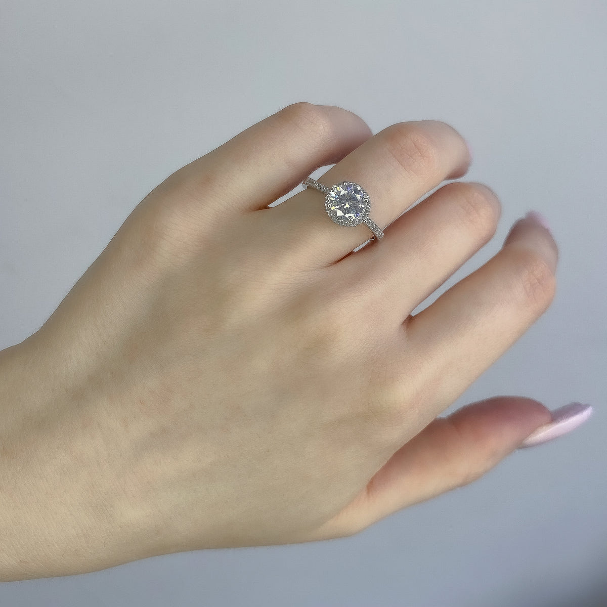 Anillo de plata de ley con cristal de circonita cúbica
