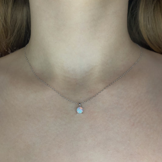 Collar de ópalo sintético de plata de ley