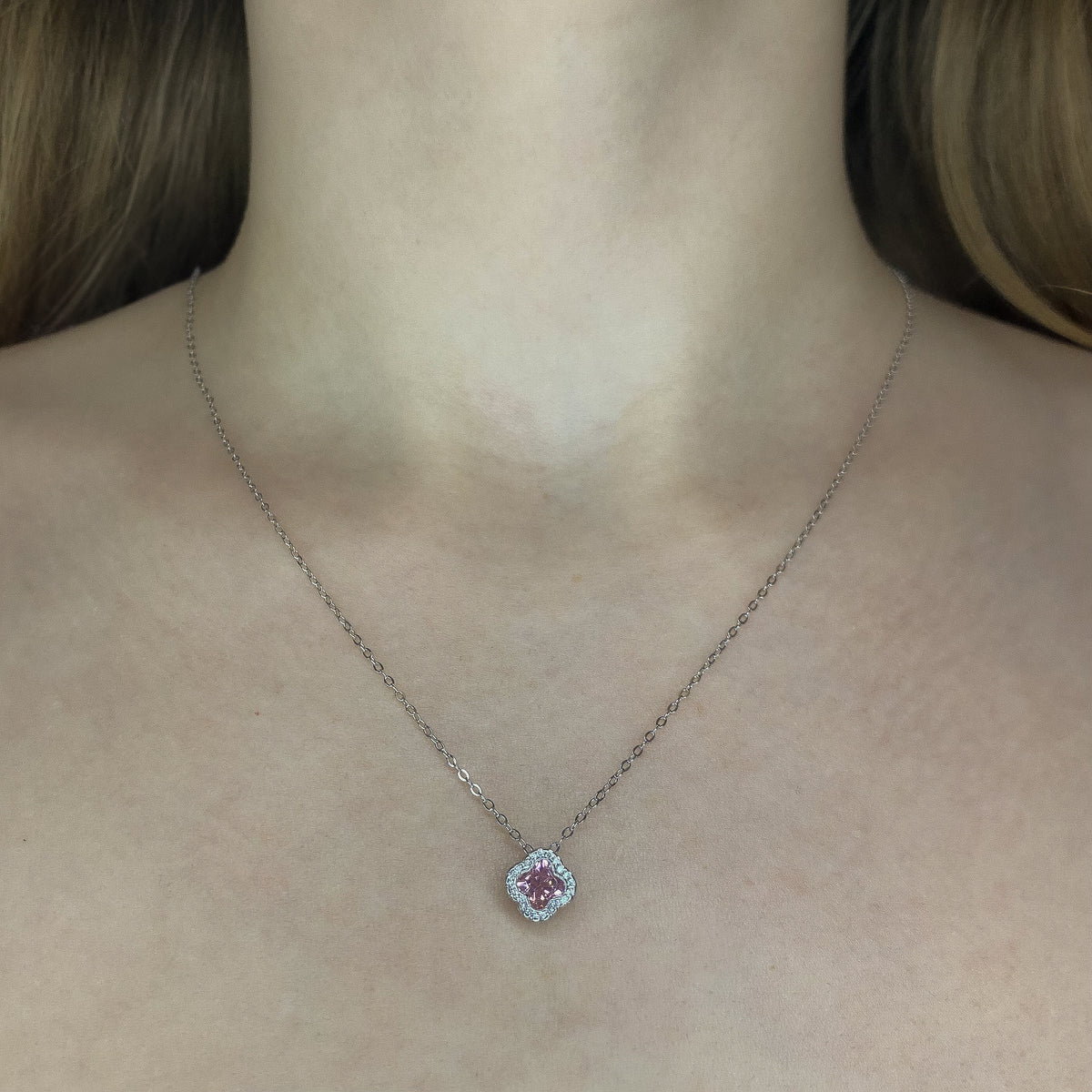 Collar de Trébol de Plata de Ley con Circonitas Rosas