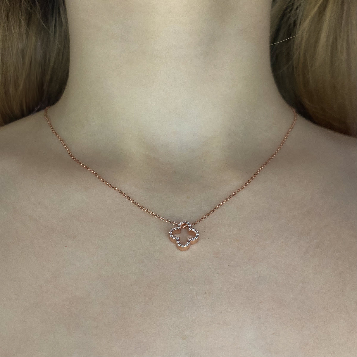 Collar de trébol de circonita cúbica de plata de ley