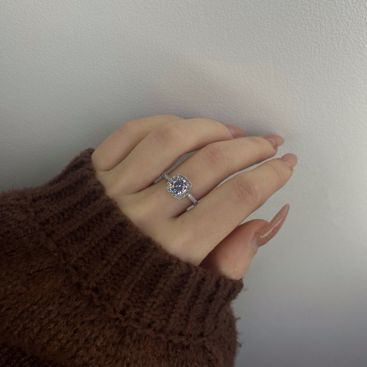 Anillo de plata de ley con cristal de circonita cúbica