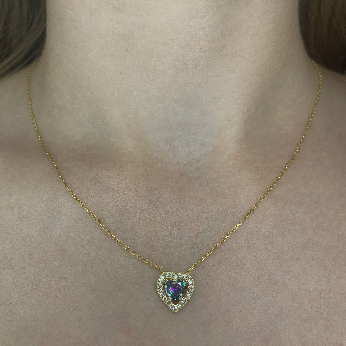Collar de corazón de topacio místico de plata de ley