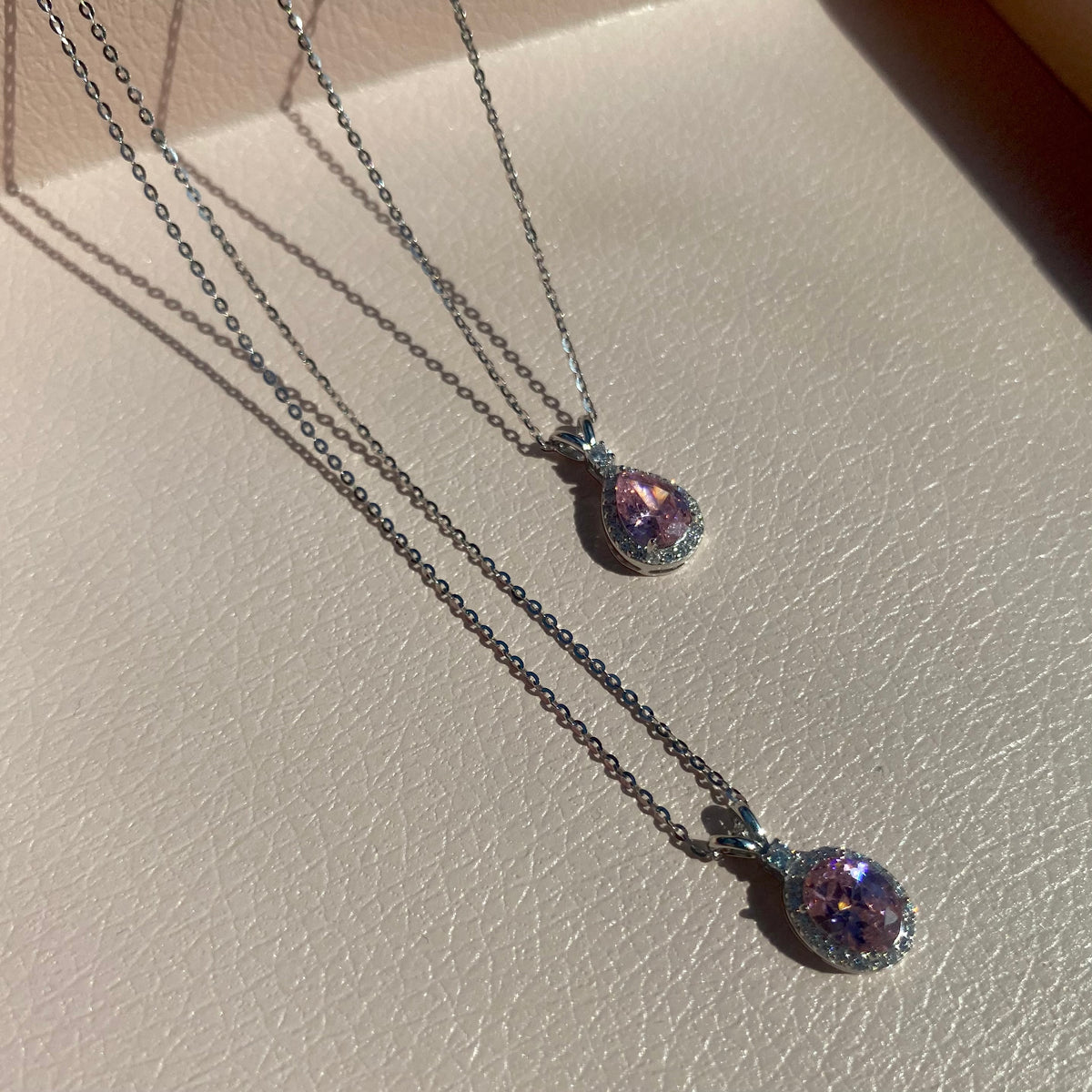 Collar de plata esterlina con circonitas cúbicas ovaladas