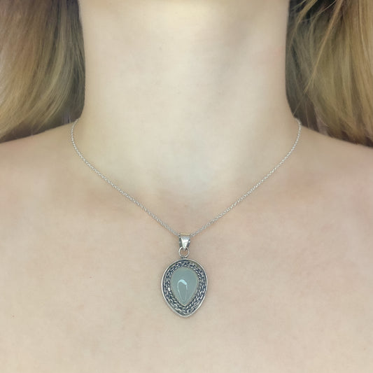 Collar con colgante de calcedonia en plata de ley