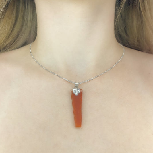 Collar con colgante de cornalina en plata de ley