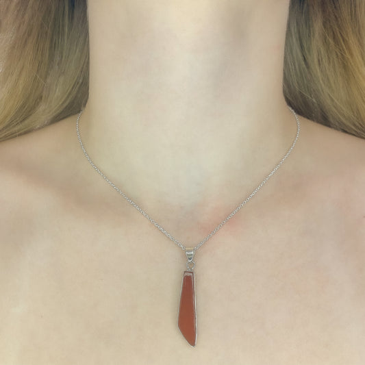 Collar con colgante de cornalina en plata de ley