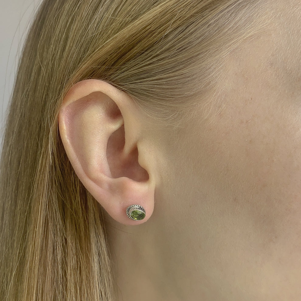 Pendientes de peridoto en plata de ley