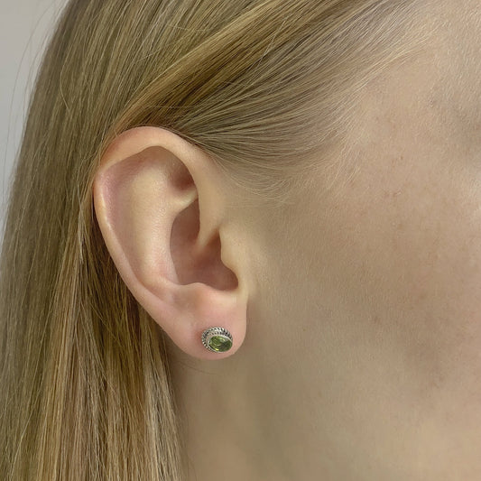 Pendientes de peridoto en plata de ley