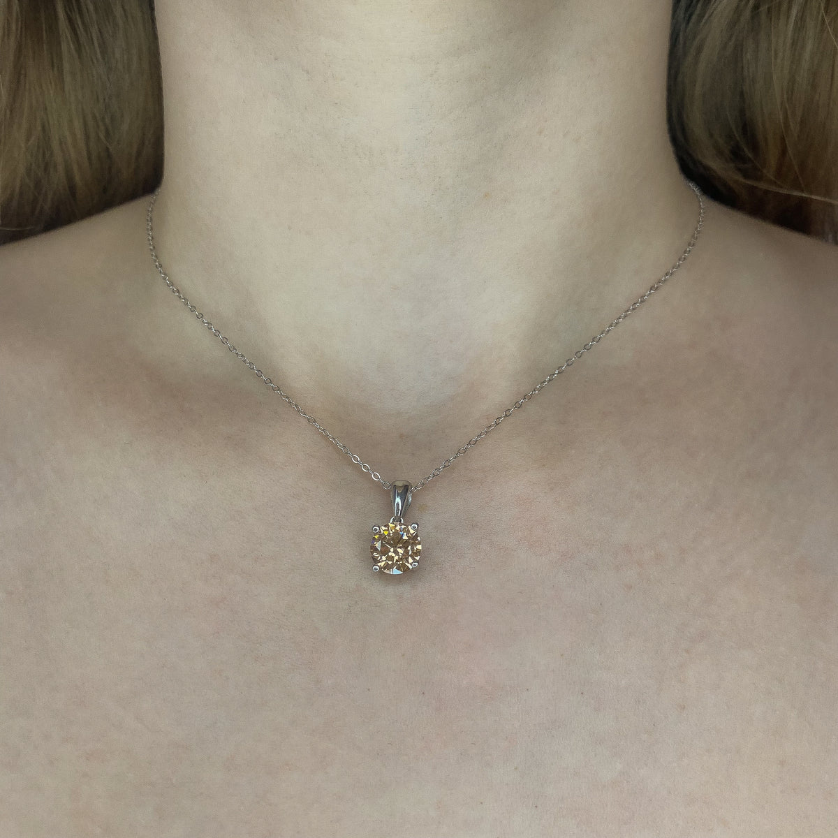 Collar de arena de plata esterlina con circonitas cúbicas