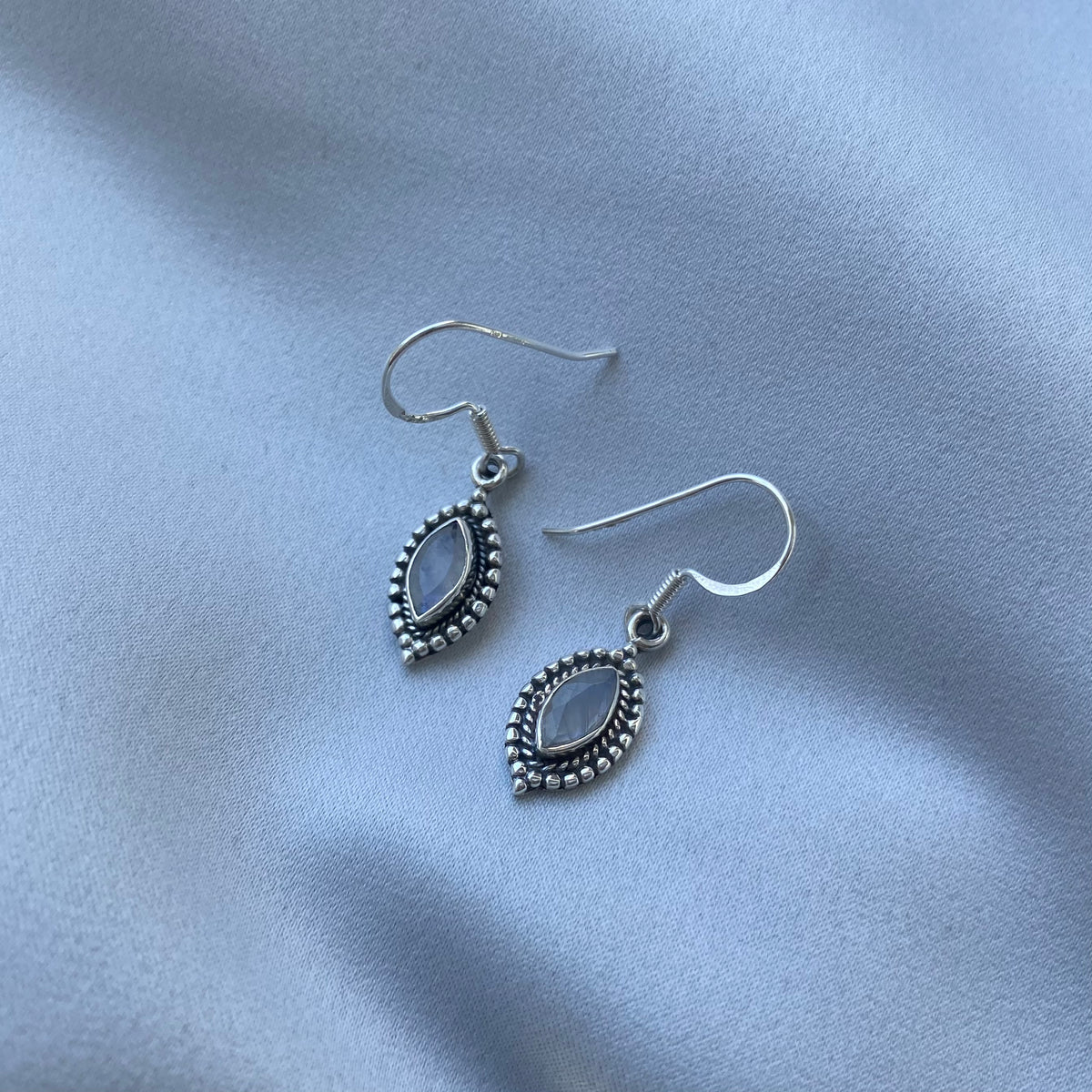 Pendientes colgantes de plata de ley con piedra luna