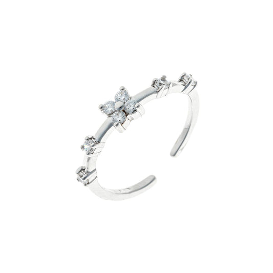 Anillo de trébol de circonita cúbica en plata de ley