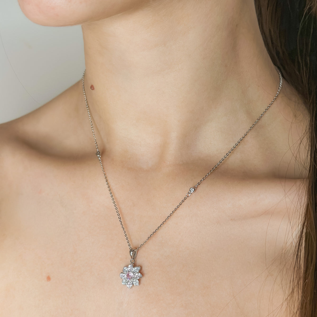 Ren – Collar de flores de plata de ley