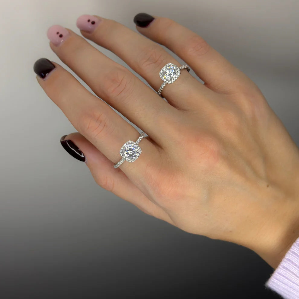 Anillo de plata de ley con cristal de circonita cúbica