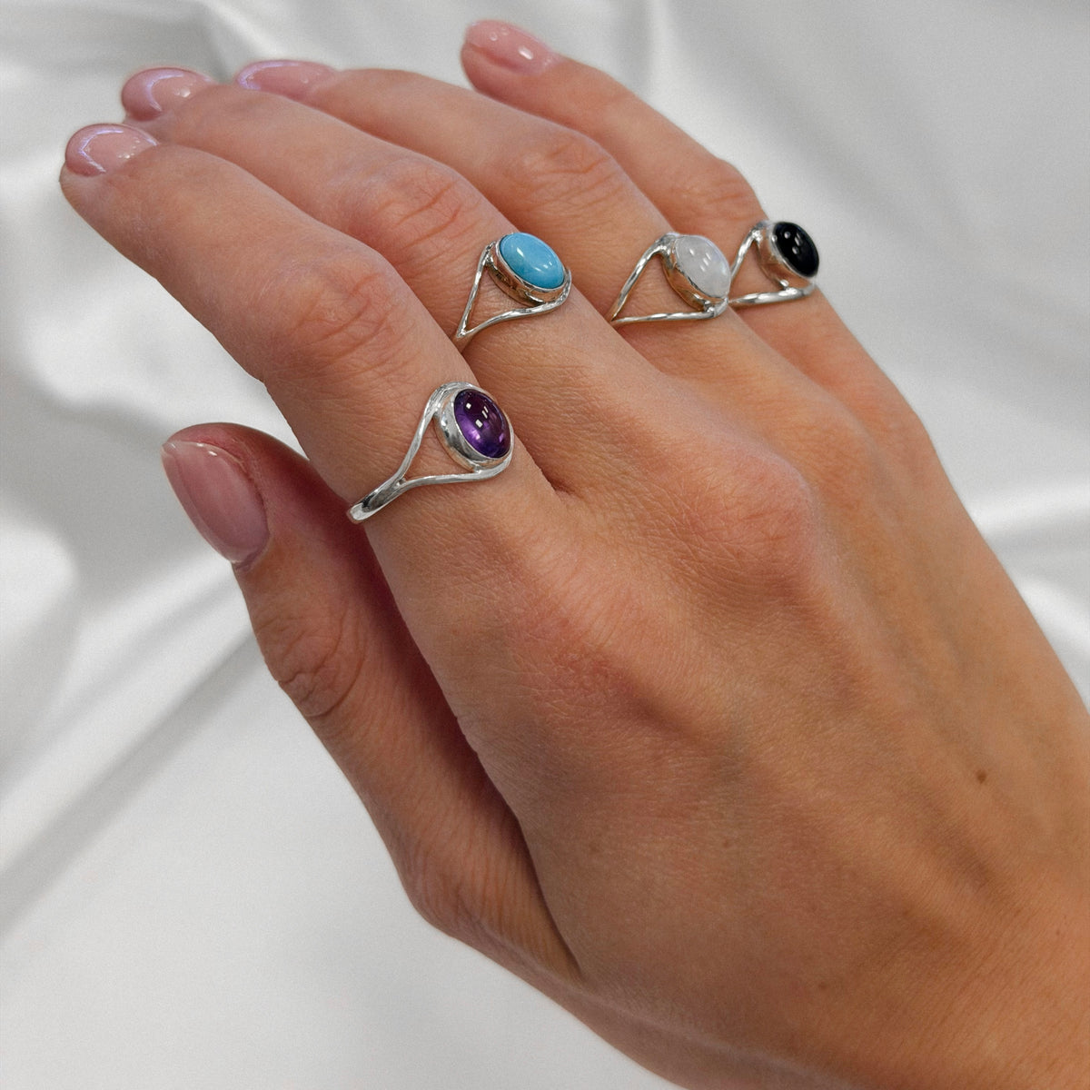 Anillo de piedra lunar de plata esterlina
