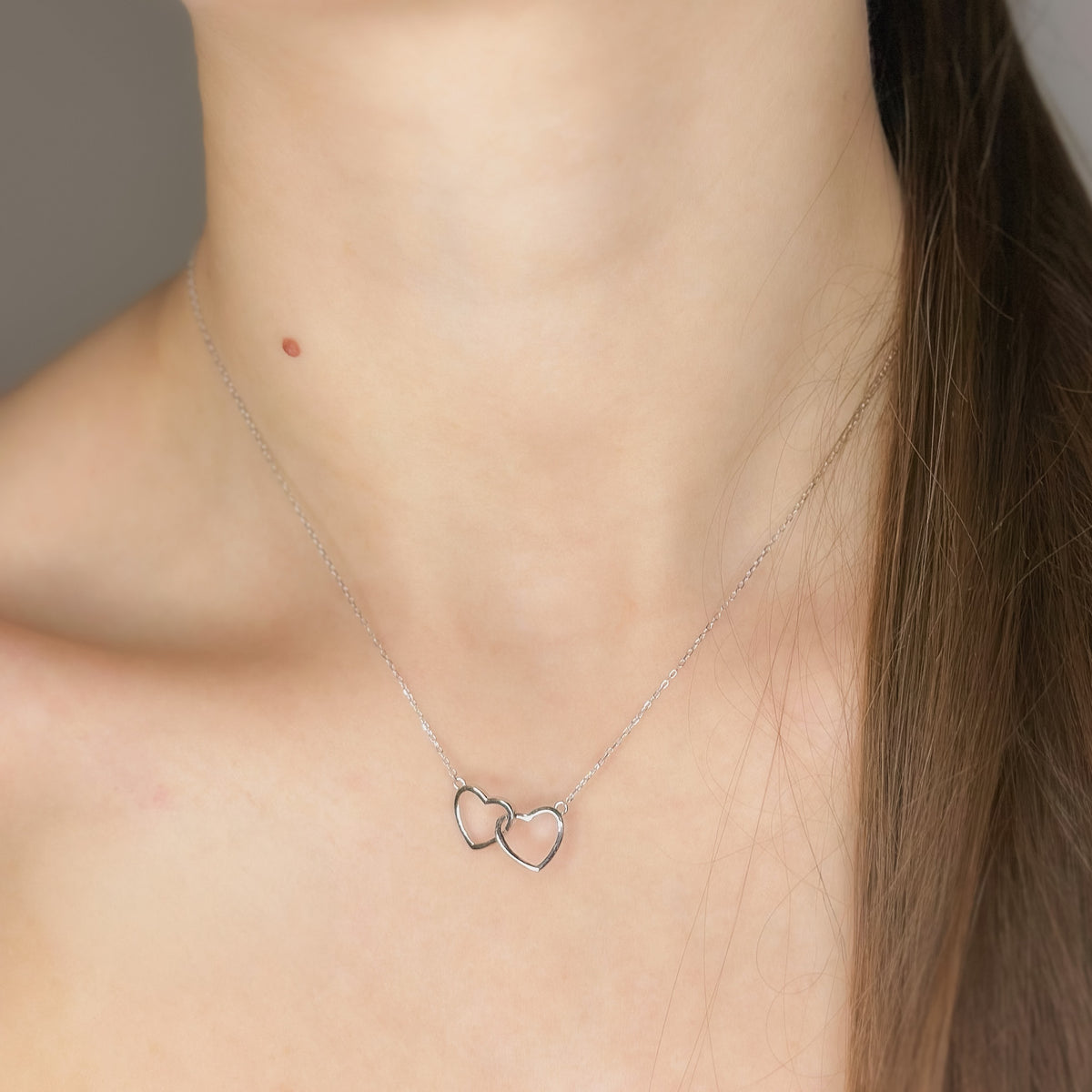 Collar de doble corazón de plata de ley