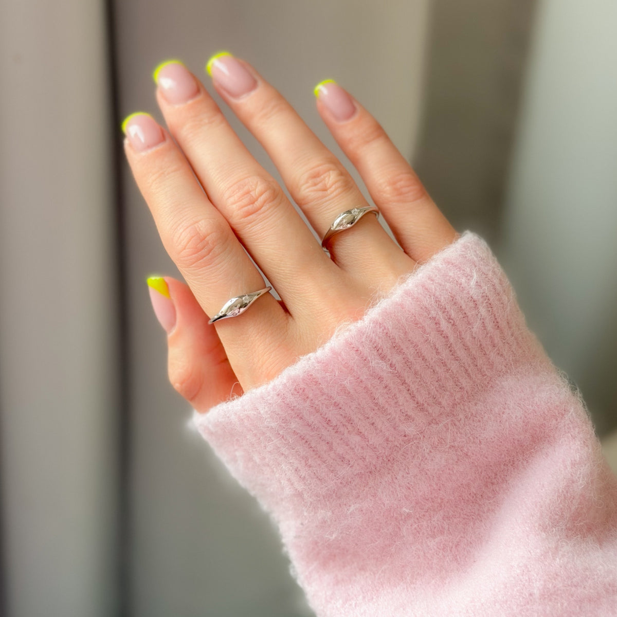Anillo de plata de ley con circonitas y estrella