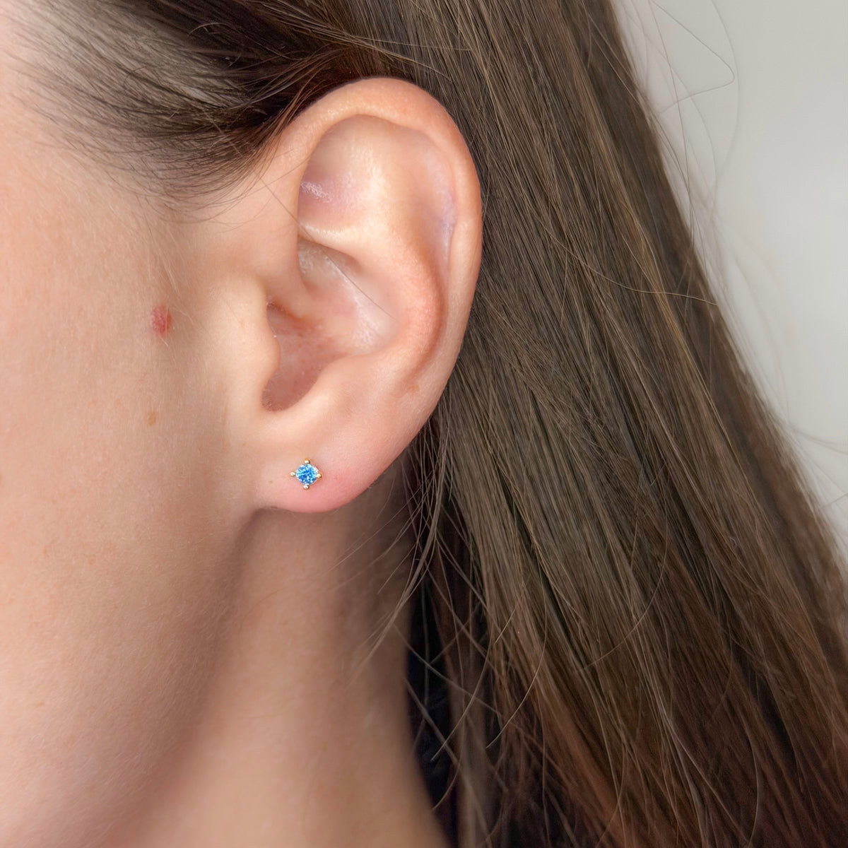 Aretes de plata esterlina con circonia cúbica azul
