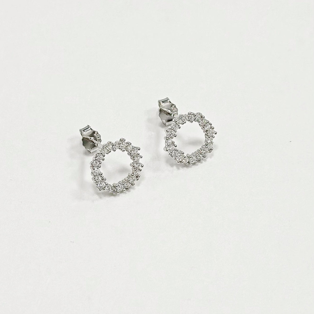 Pendientes circulares de circonita cúbica de plata de ley