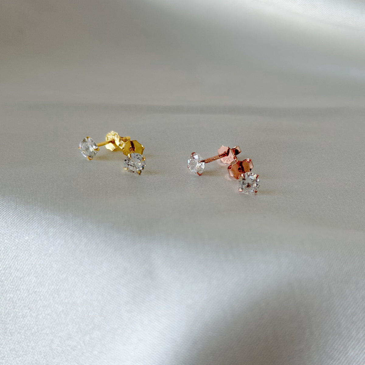 Aretes de plata esterlina con circonitas cúbicas de 4 a 7 mm