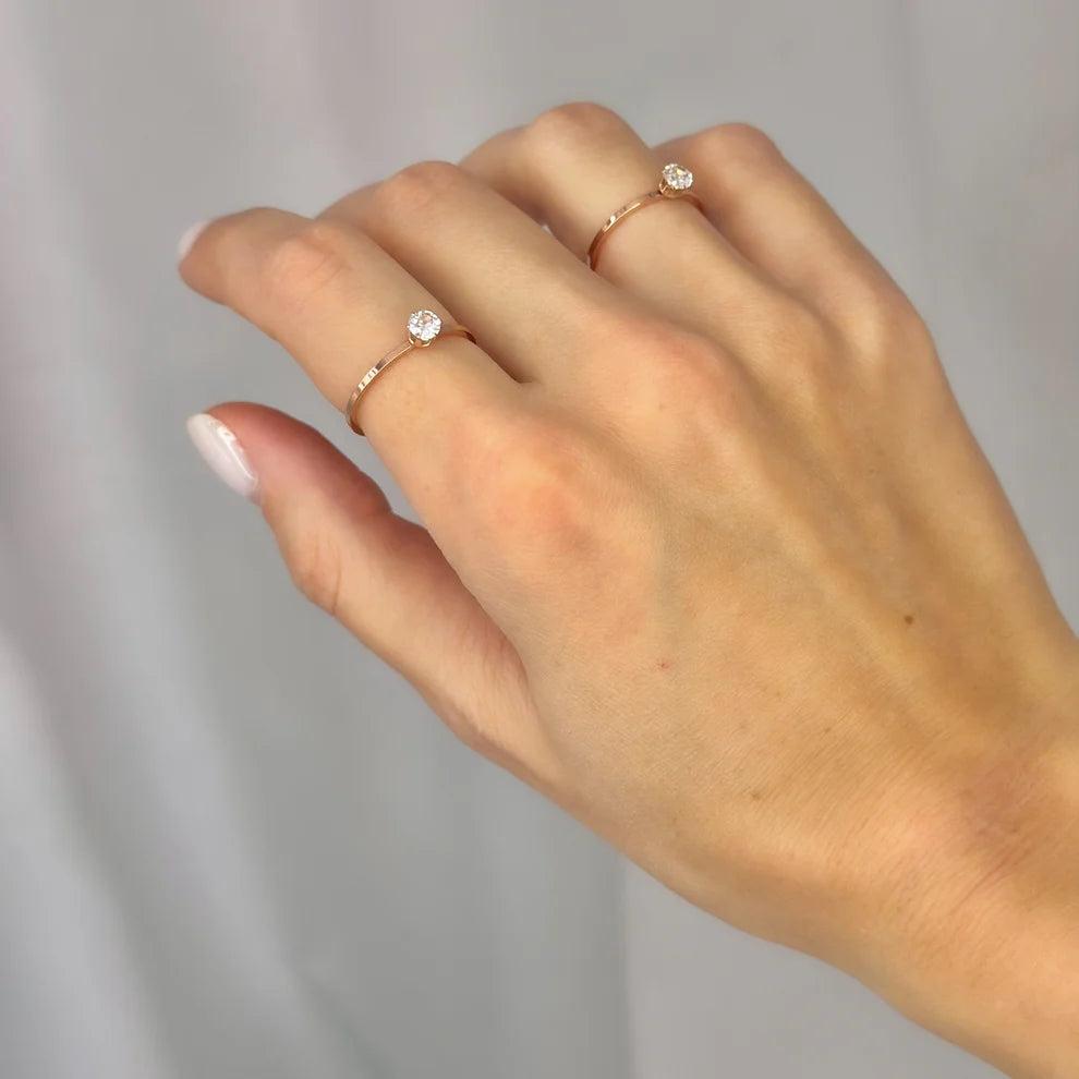 Anillo con circonita
