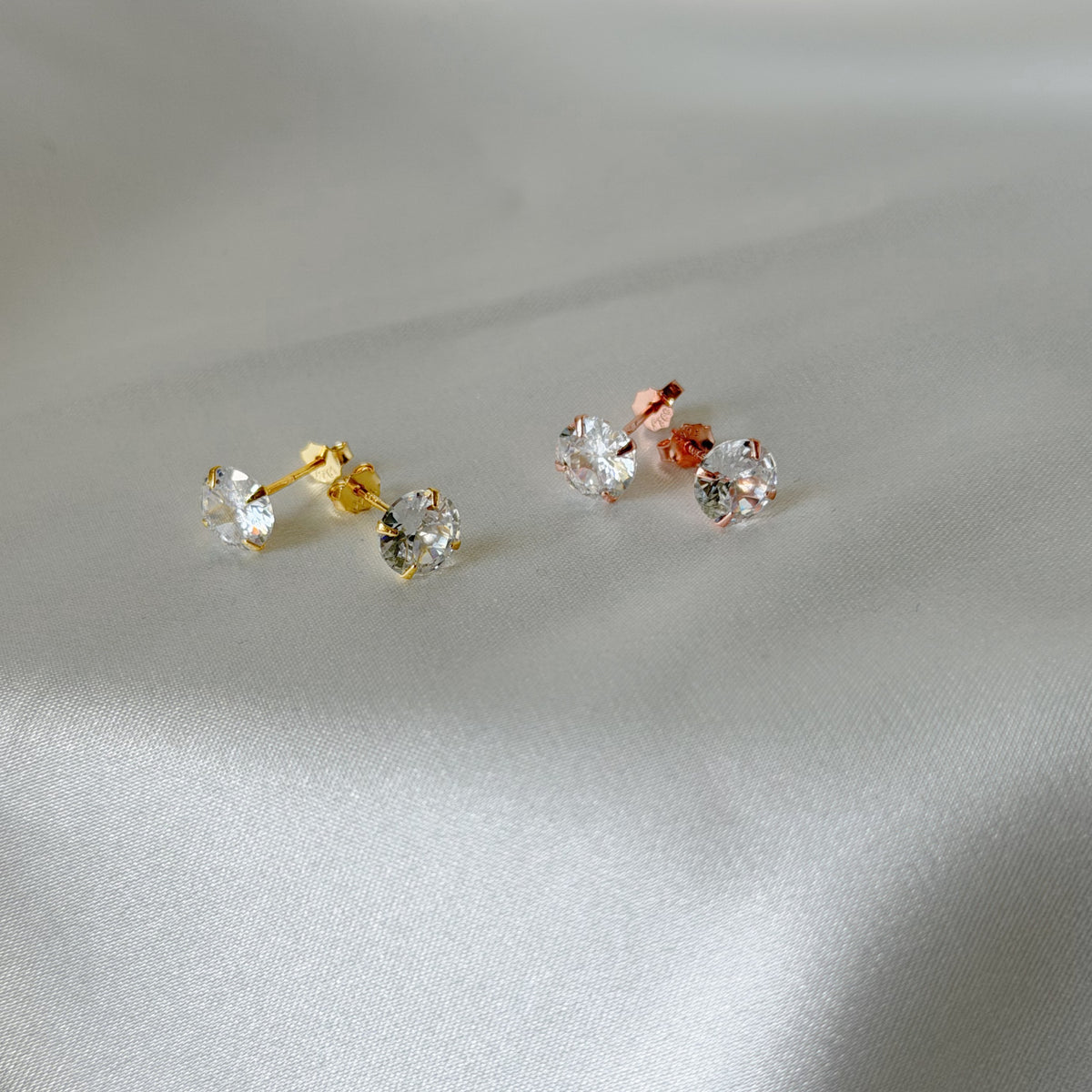 Aretes de plata esterlina con circonitas cúbicas de 4 a 7 mm