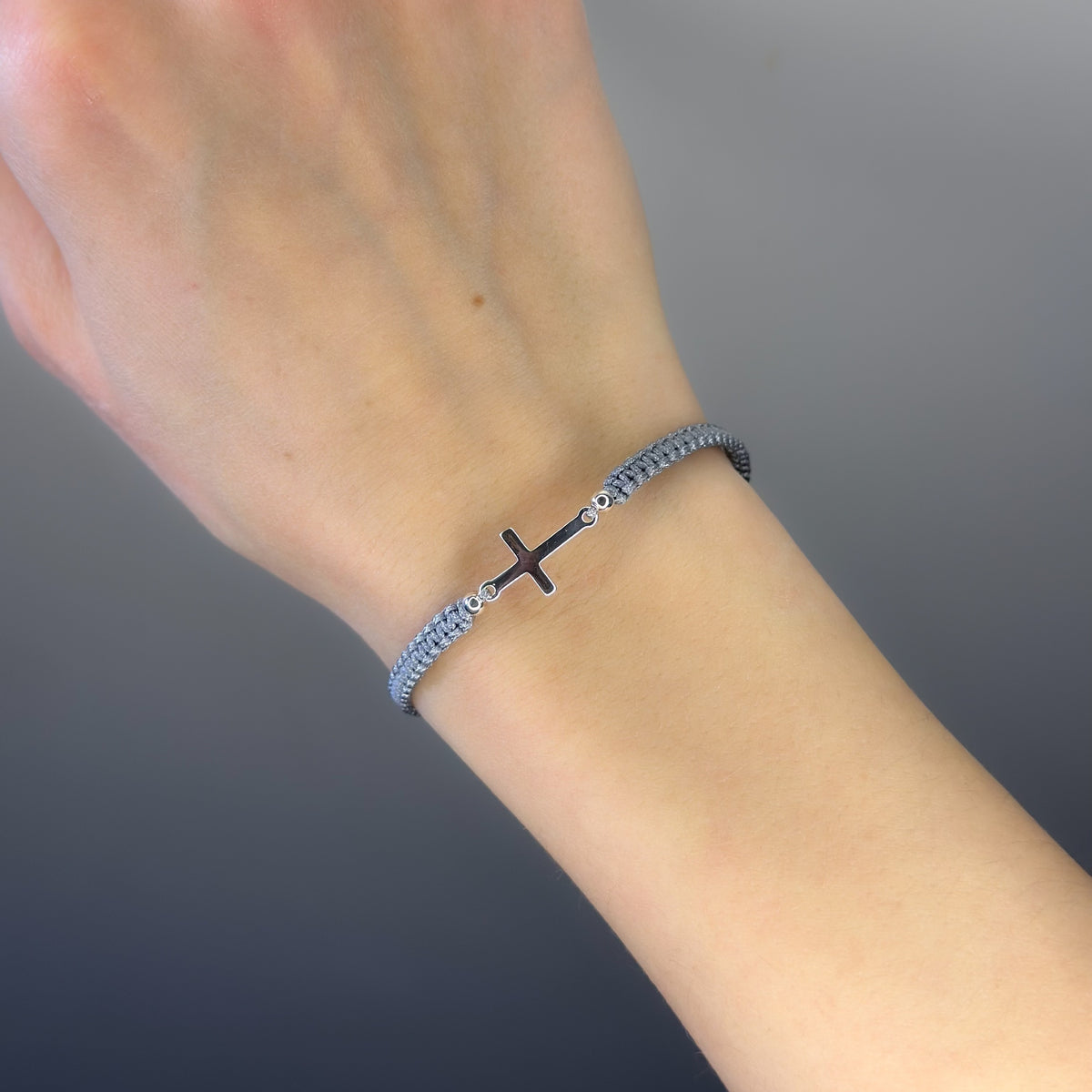 Pulsera de cruz de hilo de plata de ley