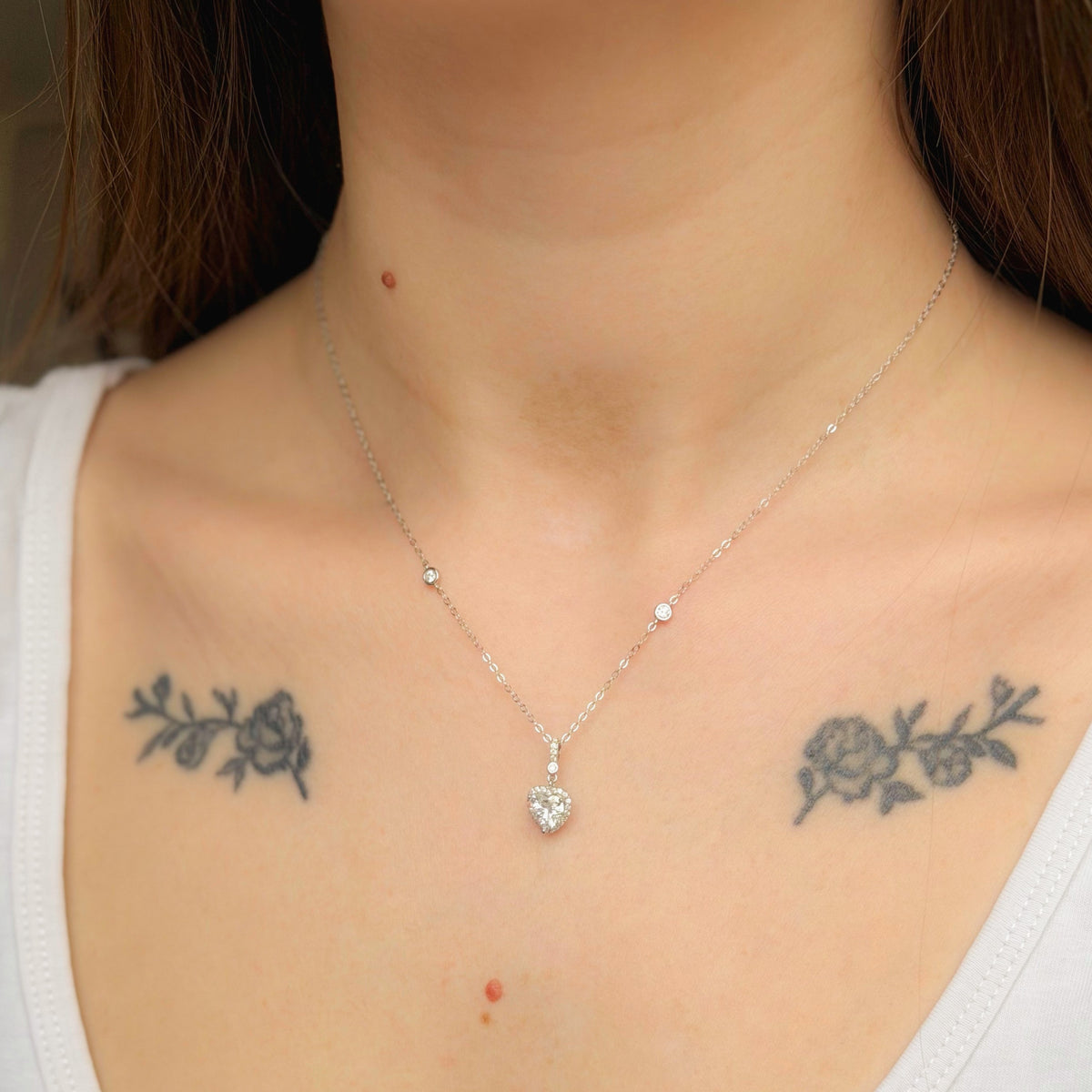 Collar de corazón de plata esterlina con circonitas