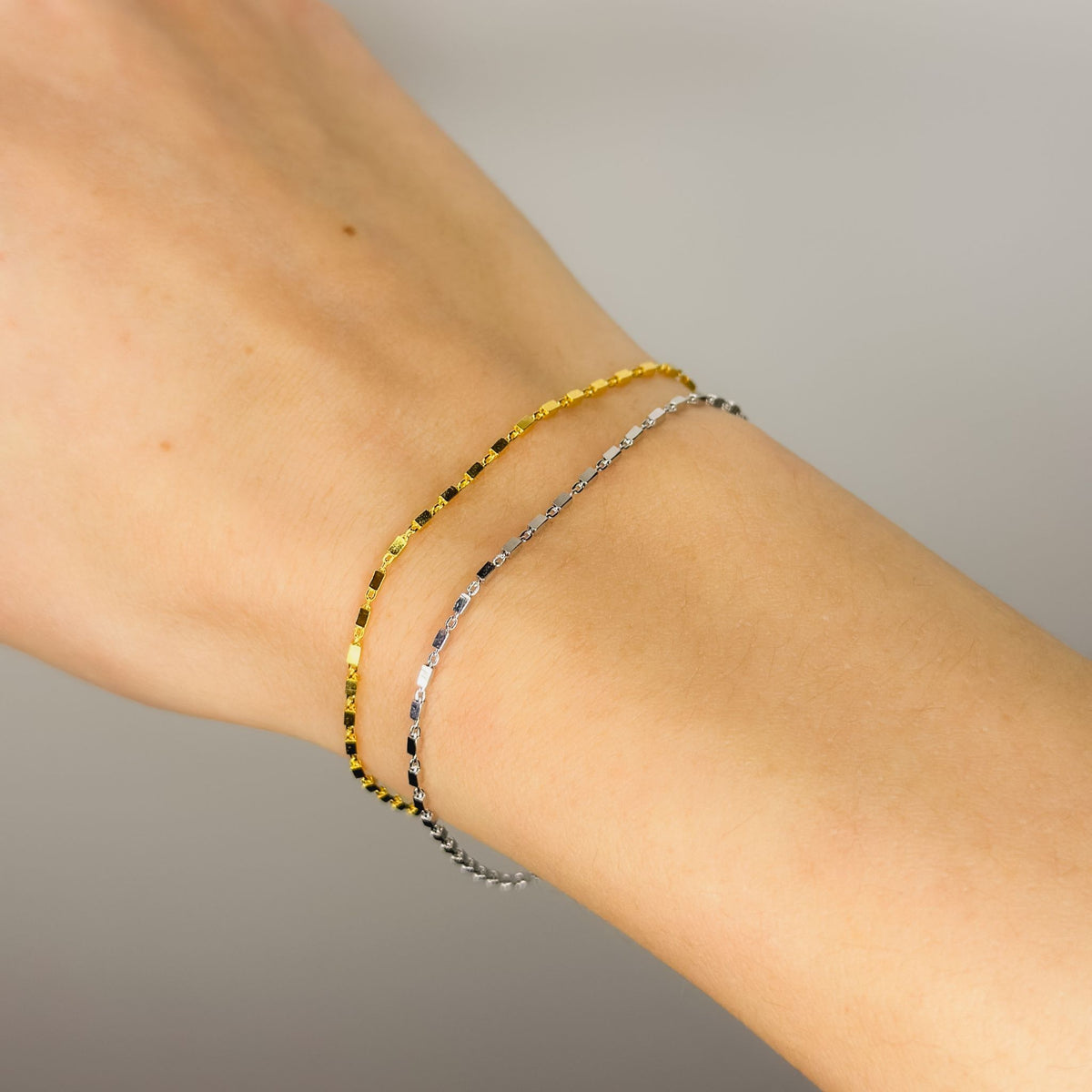 Pulsera minimalista de plata de ley