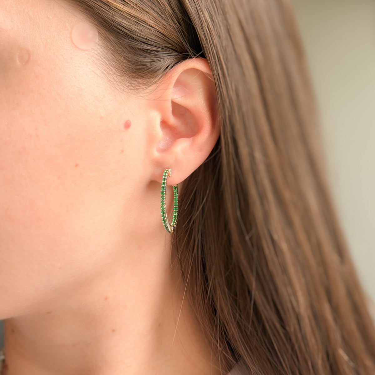 Aros de plata esterlina con circonita cúbica verde