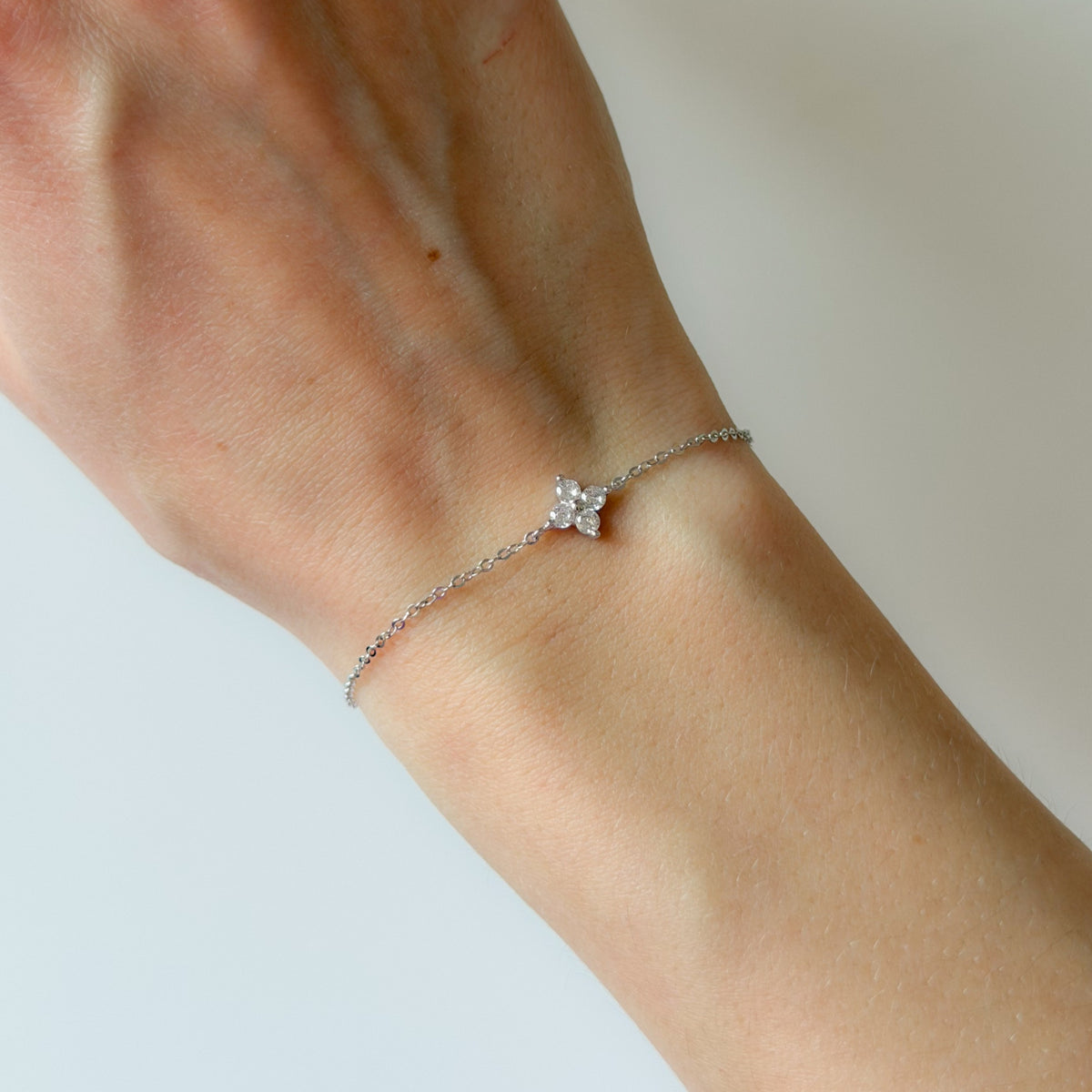 Pulsera de Plata Esterlina con Trébol de Circonia Cúbica