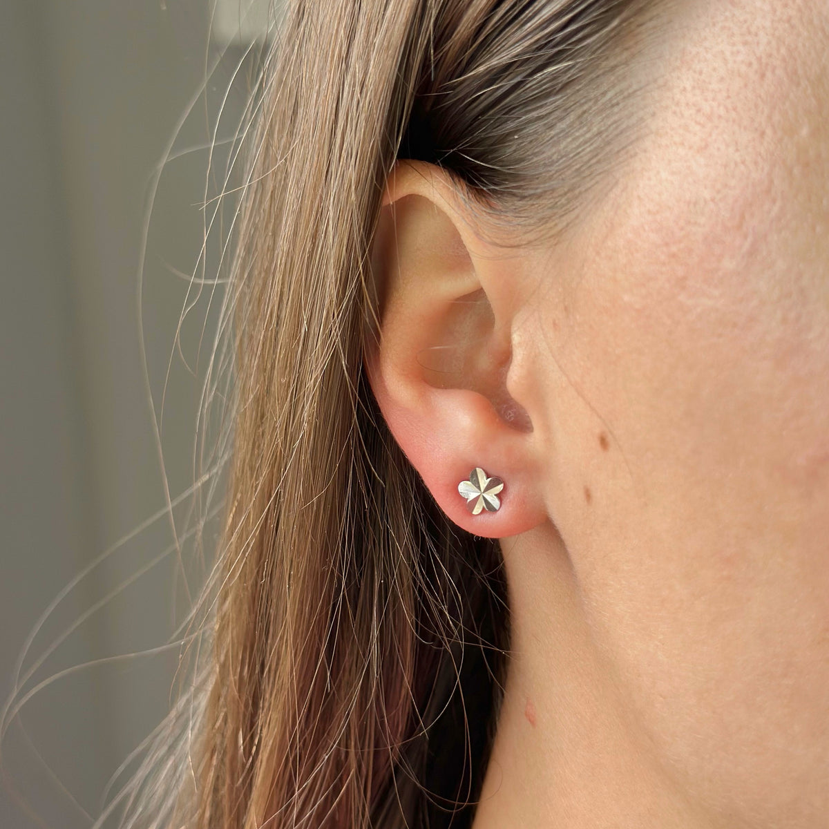 Pendientes de flores de plata de ley