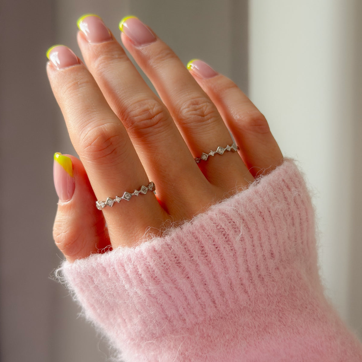 Anillo de plata «Ritmo» con circonitas