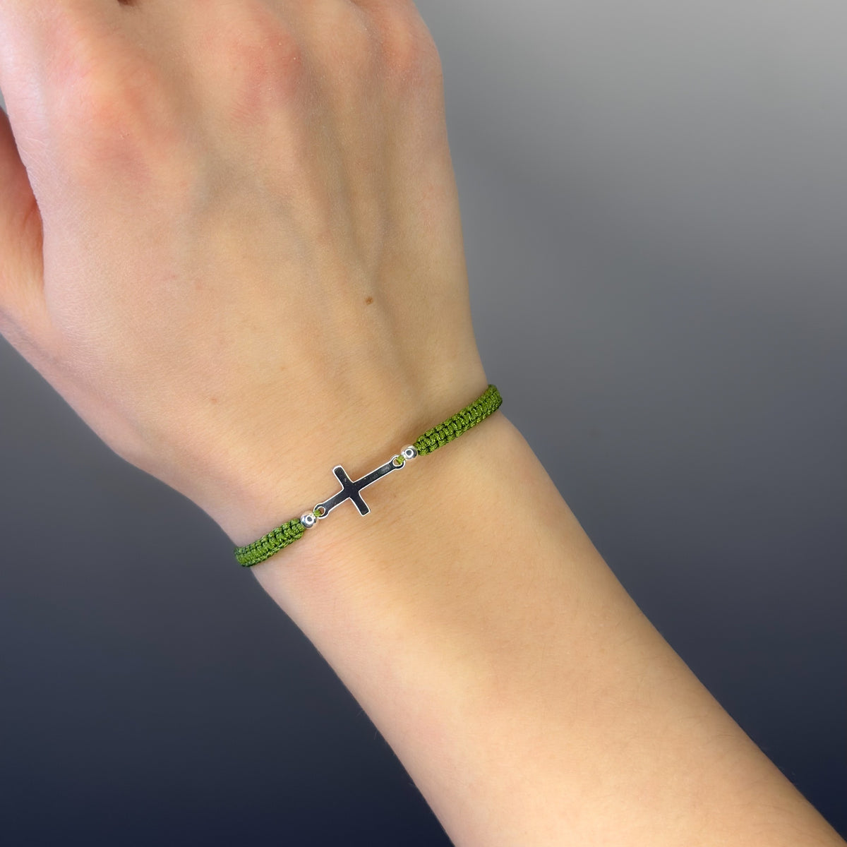 Pulsera de cruz de hilo de plata de ley