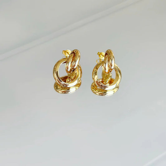 Pendientes bañados en oro "Órbita fundida"